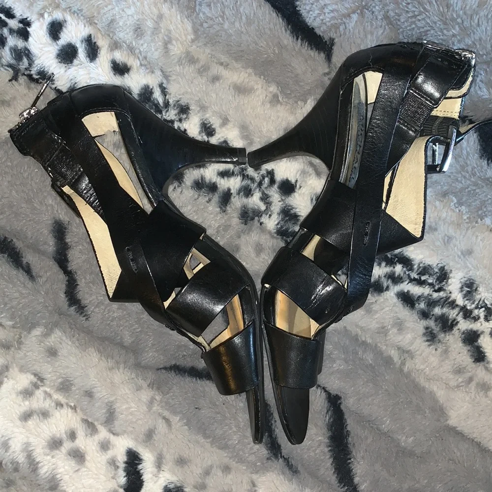 MICHAEL KORS Black Leather Heels — 7